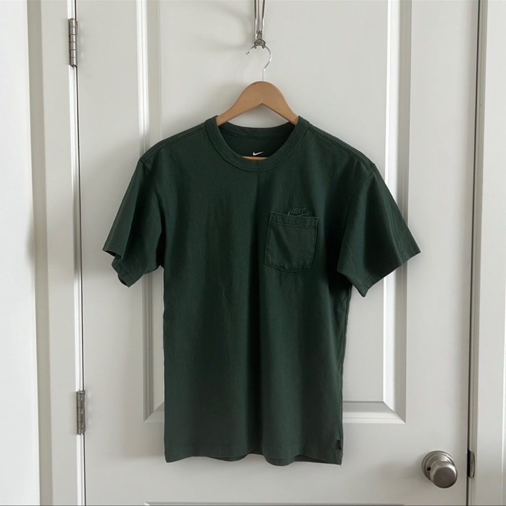 Nike Men’s The Nike Tee - Dark Green (XS)